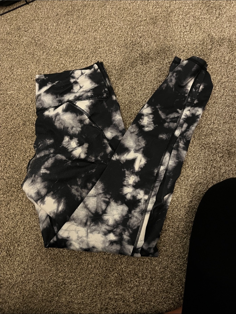 Women's Black & White Tie-Dye High-Rise Leggings